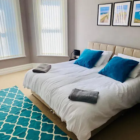 Lovely Westbourne Apartment - 15 Min Walk To Beach-2